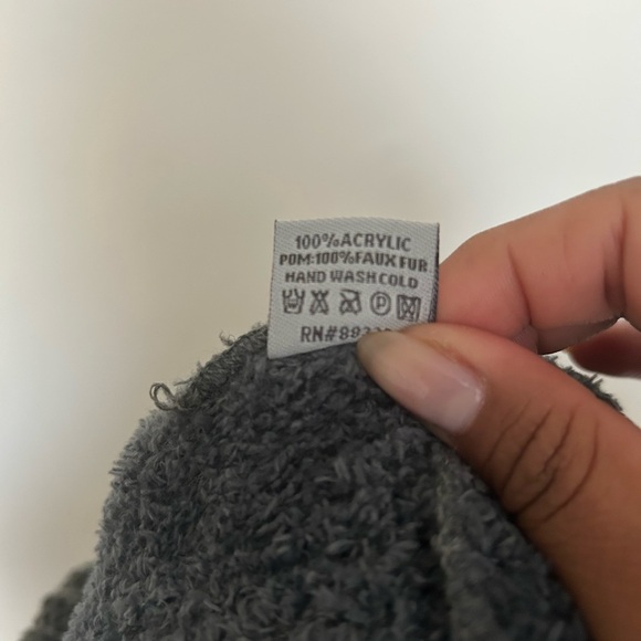 C.C fur Pom knit beanie - Picture 3 of 4